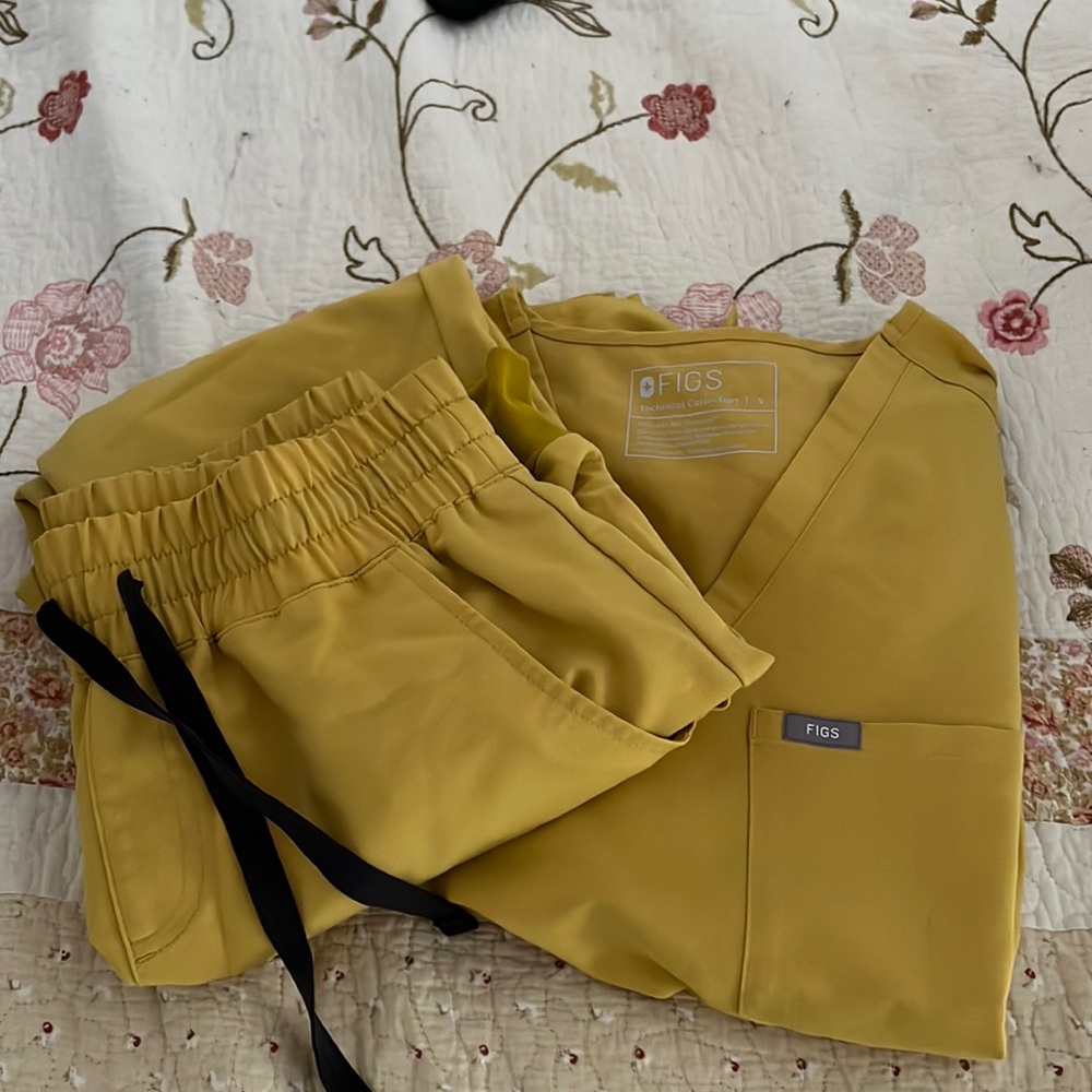 Figs scrub set